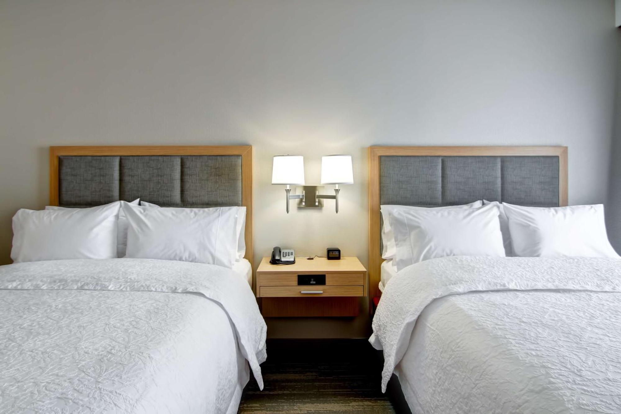 Hampton Inn & Suites By Hilton Grande Prairie Bagian luar foto