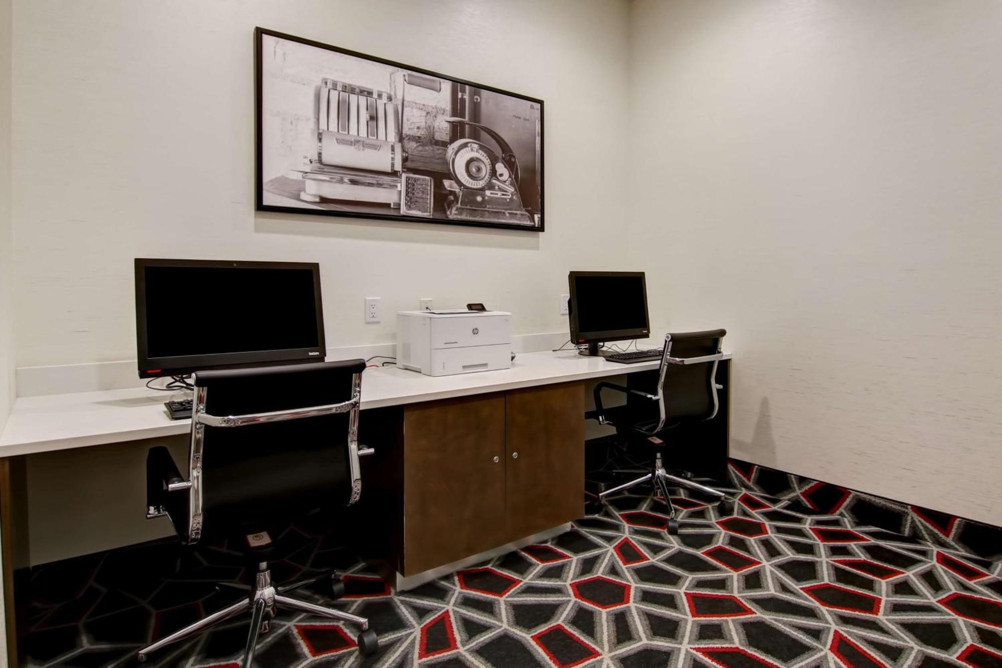 Hampton Inn & Suites By Hilton Grande Prairie Bagian luar foto