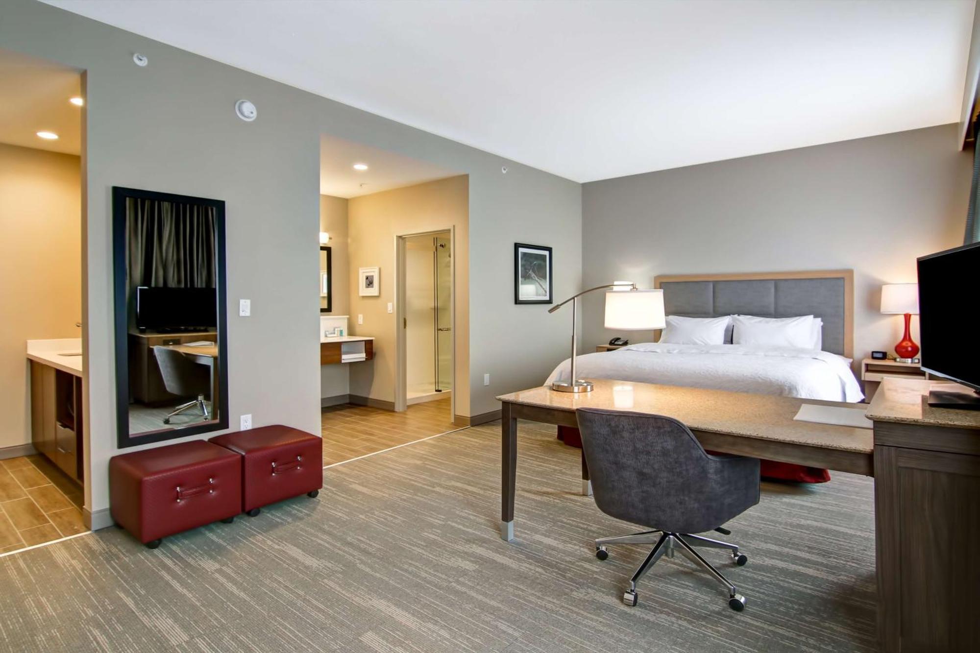 Hampton Inn & Suites By Hilton Grande Prairie Bagian luar foto