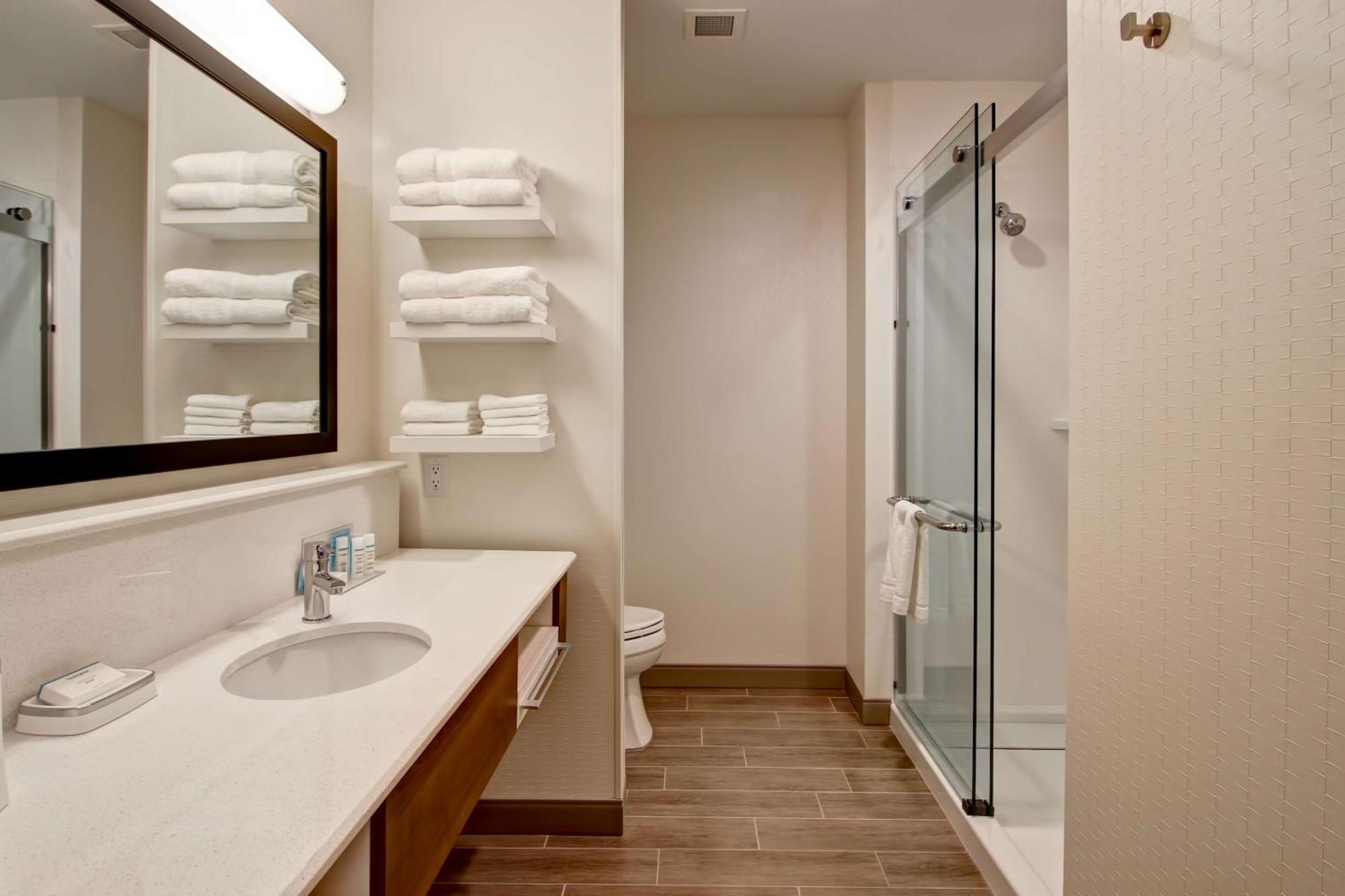 Hampton Inn & Suites By Hilton Grande Prairie Bagian luar foto