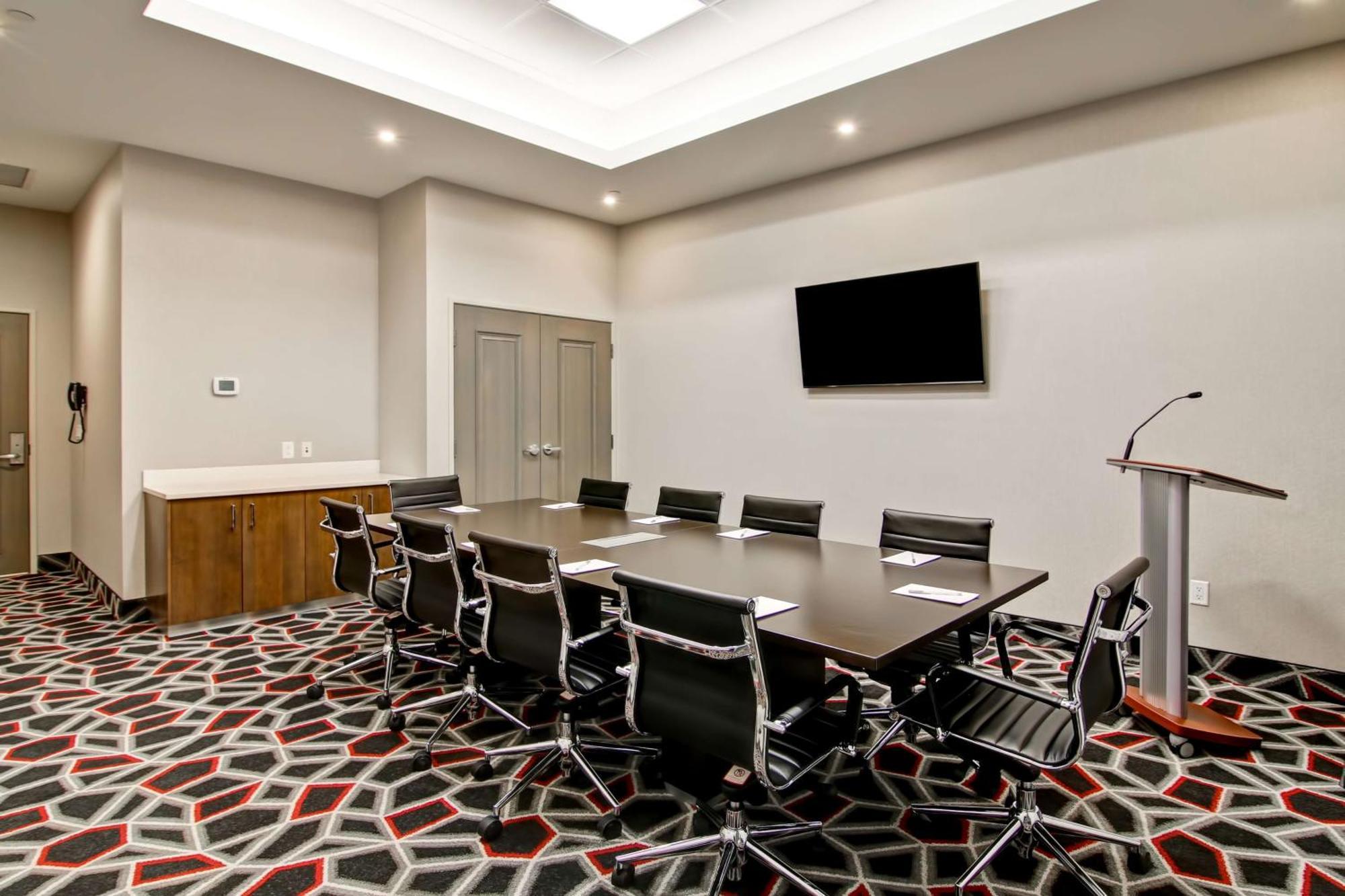 Hampton Inn & Suites By Hilton Grande Prairie Bagian luar foto