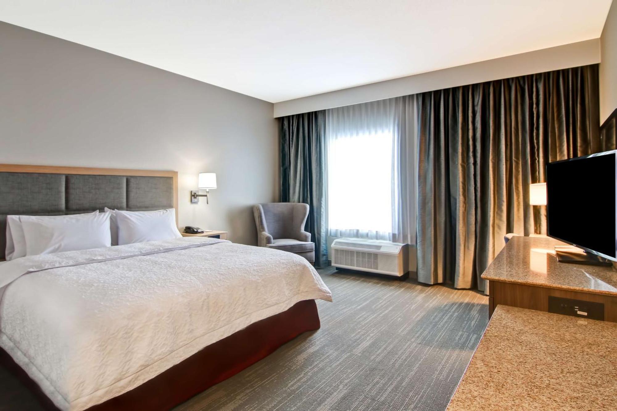 Hampton Inn & Suites By Hilton Grande Prairie Bagian luar foto