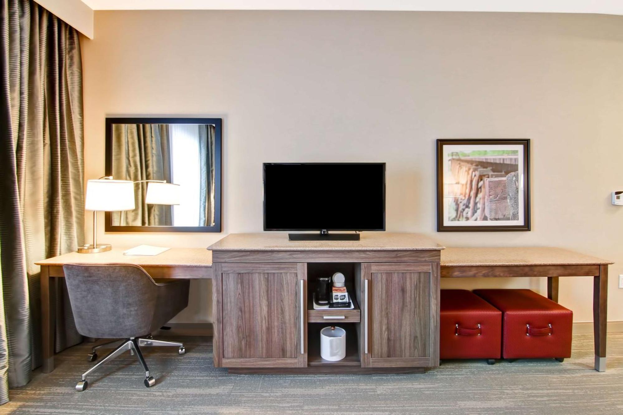 Hampton Inn & Suites By Hilton Grande Prairie Bagian luar foto