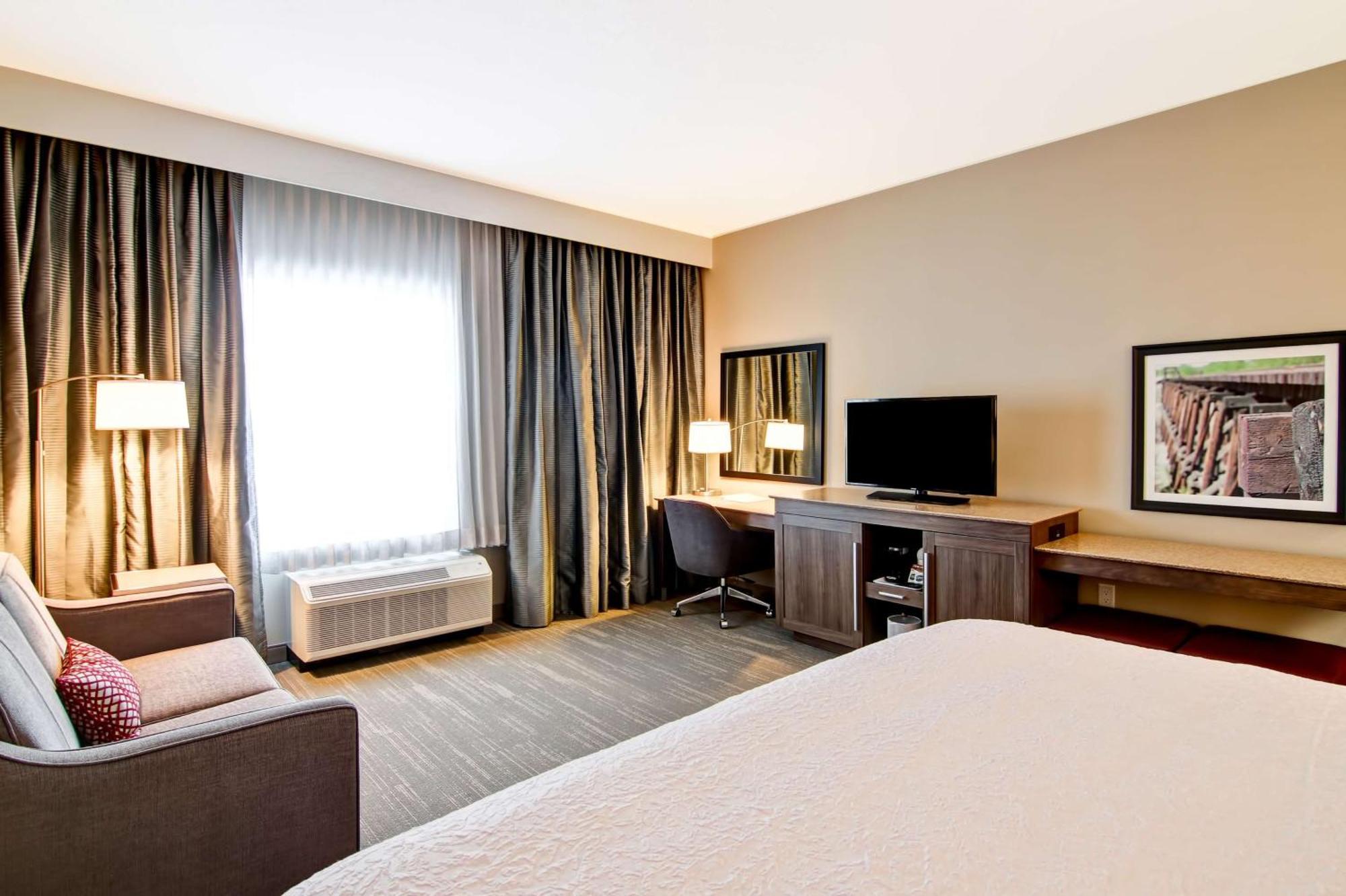 Hampton Inn & Suites By Hilton Grande Prairie Bagian luar foto