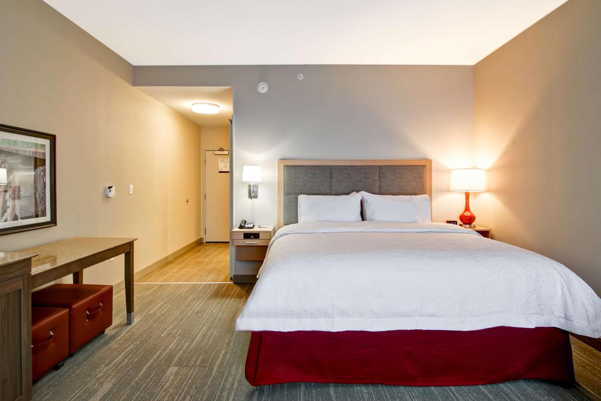 Hampton Inn & Suites By Hilton Grande Prairie Bagian luar foto