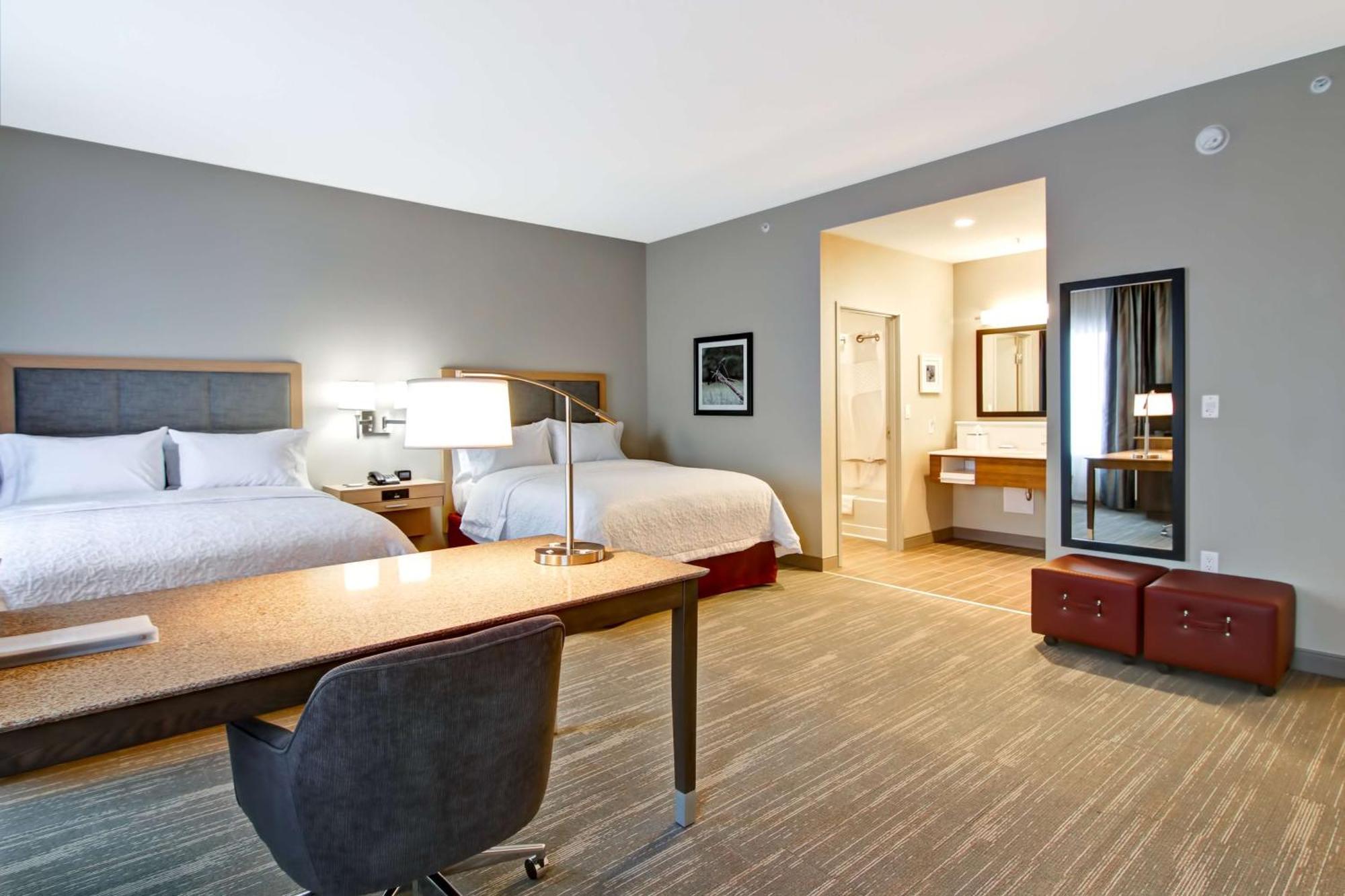 Hampton Inn & Suites By Hilton Grande Prairie Bagian luar foto