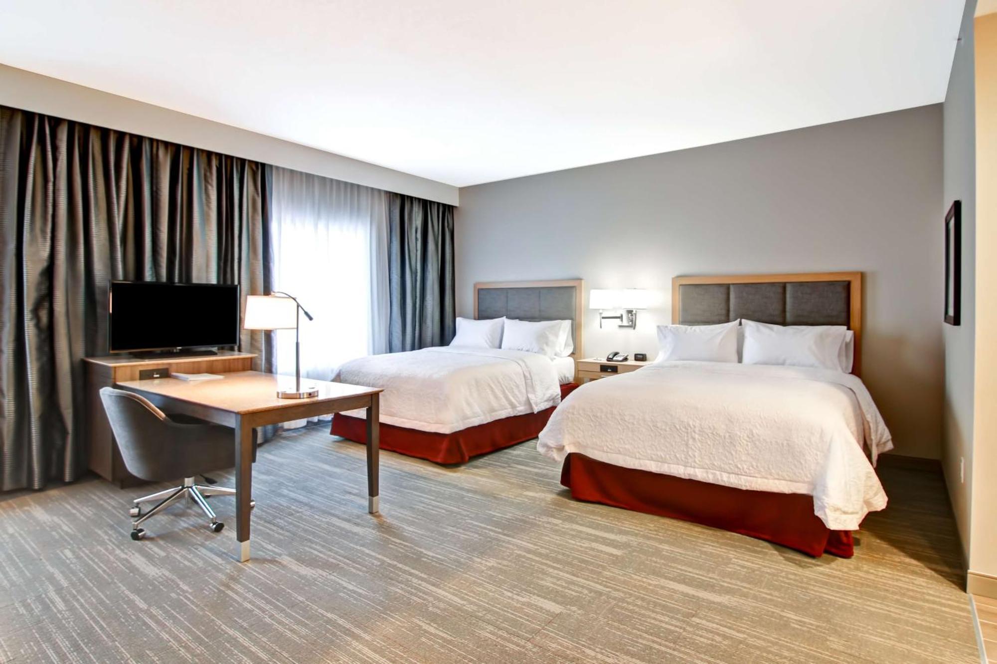 Hampton Inn & Suites By Hilton Grande Prairie Bagian luar foto