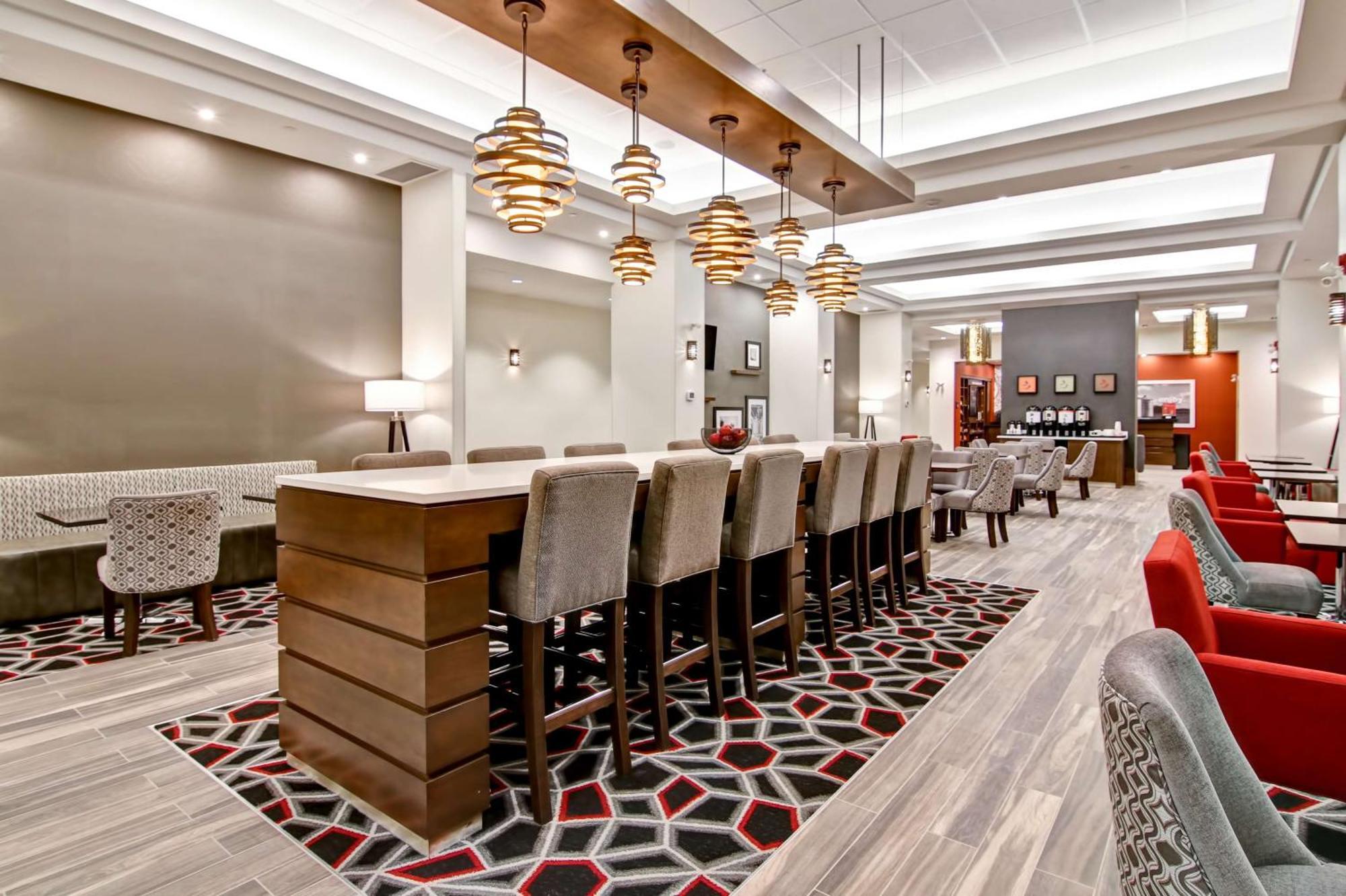 Hampton Inn & Suites By Hilton Grande Prairie Bagian luar foto