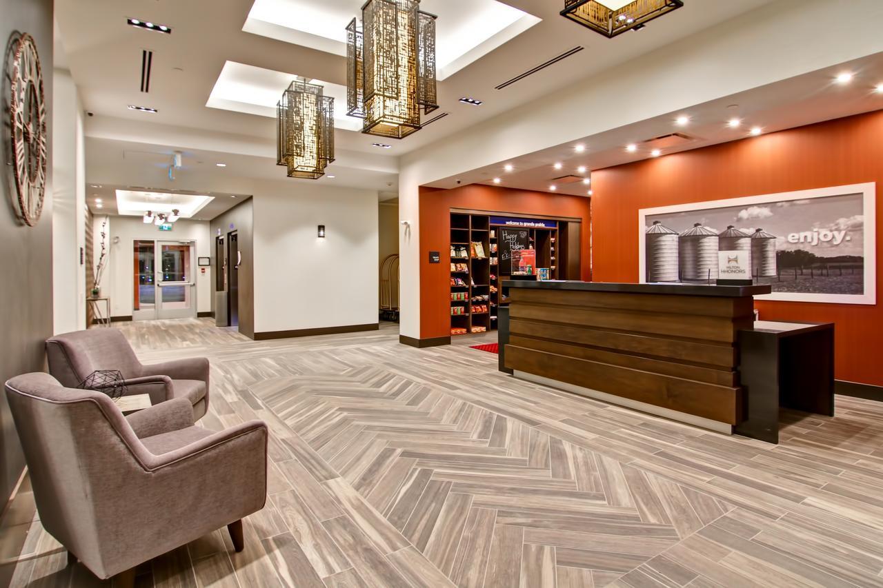 Hampton Inn & Suites By Hilton Grande Prairie Bagian luar foto