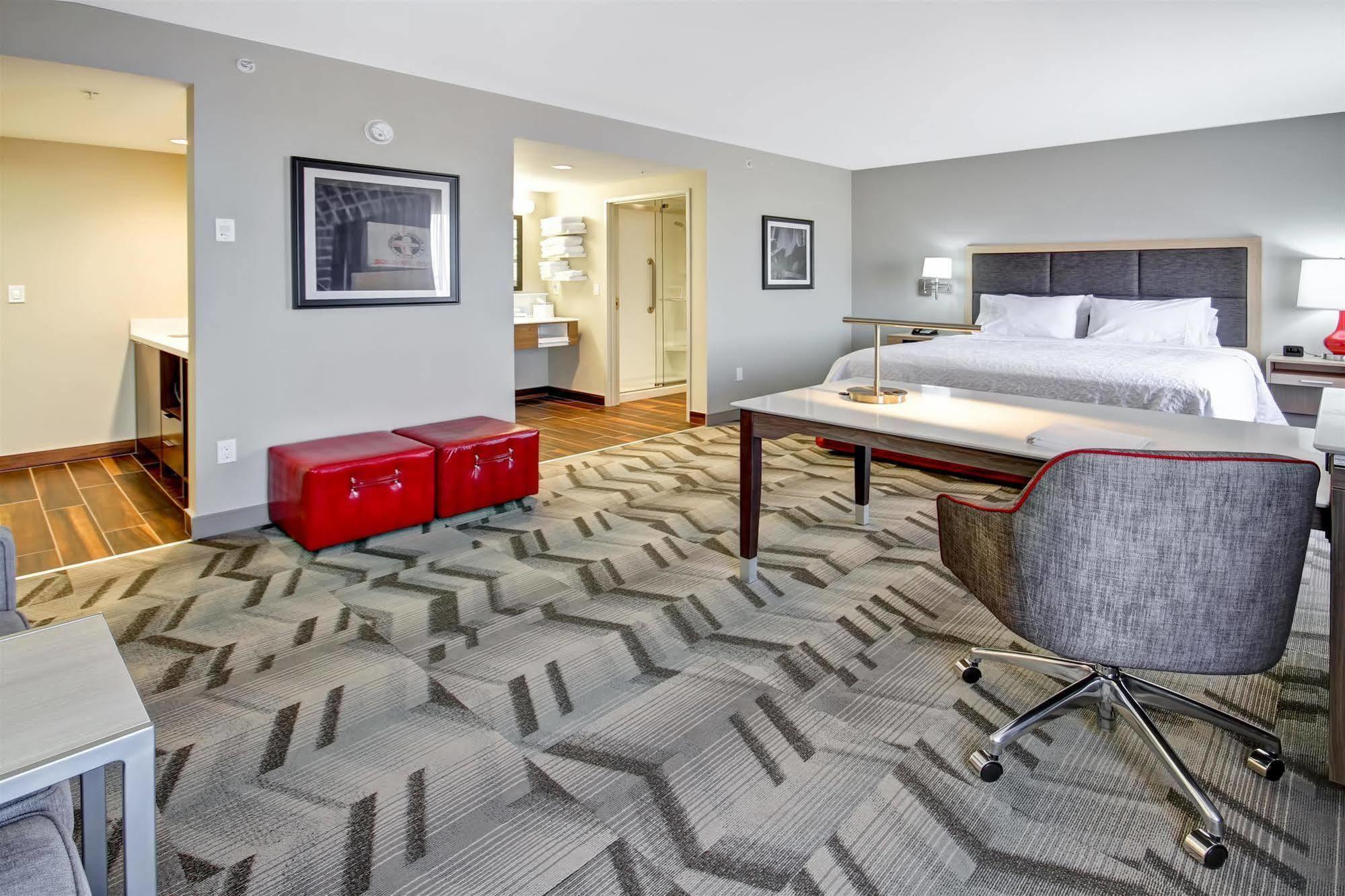 Hampton Inn & Suites By Hilton Grande Prairie Bagian luar foto