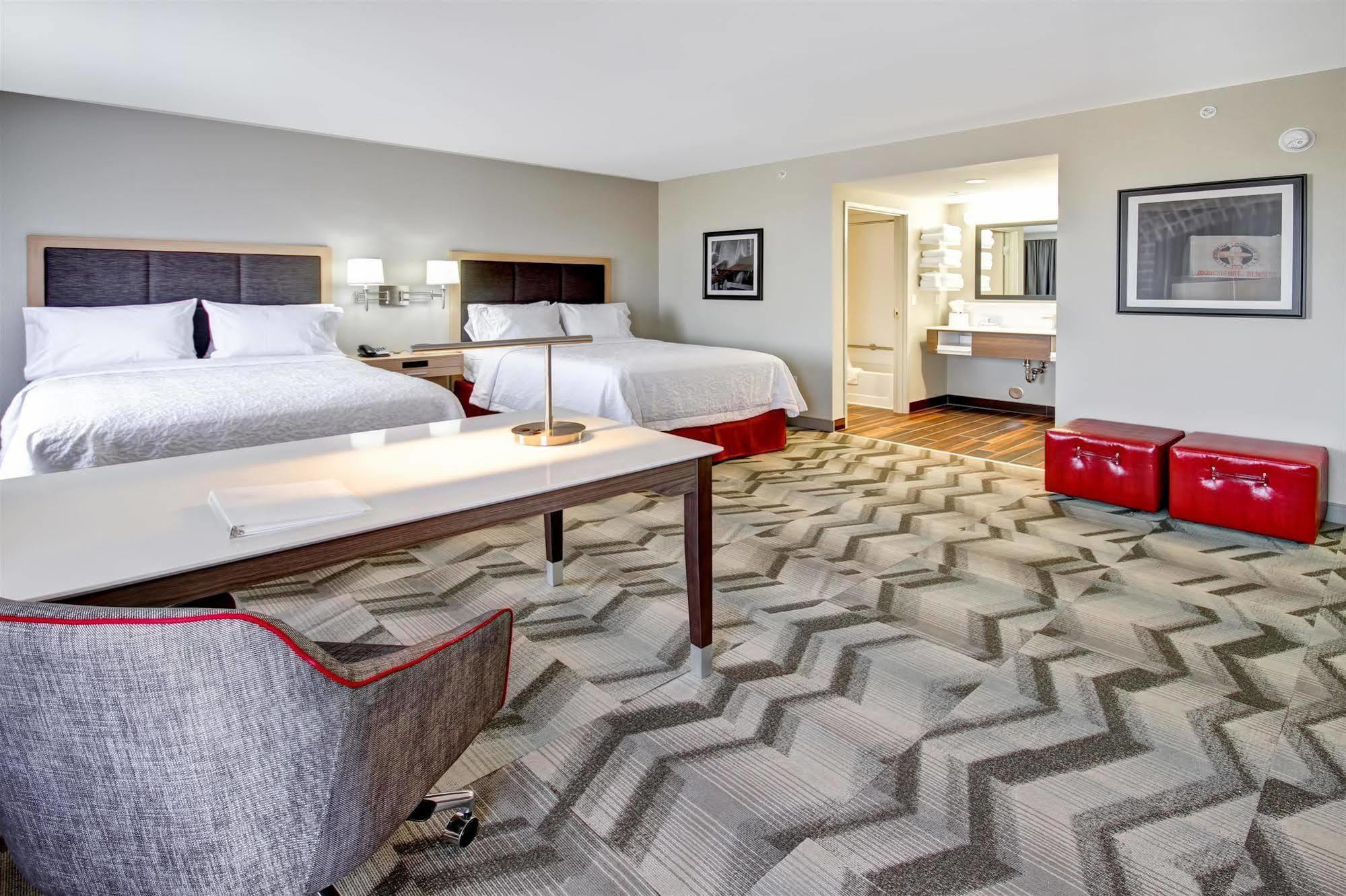 Hampton Inn & Suites By Hilton Grande Prairie Bagian luar foto