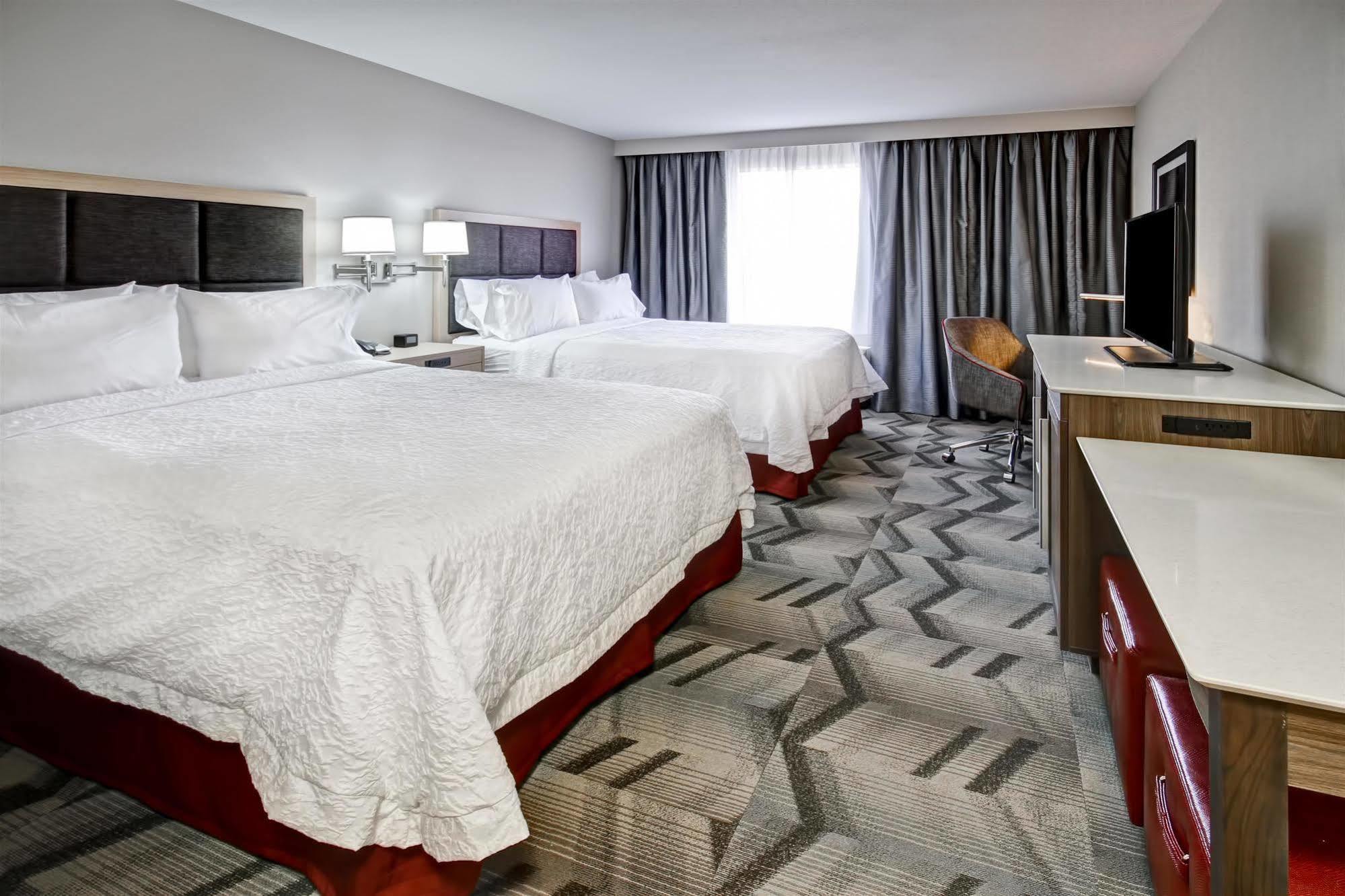 Hampton Inn & Suites By Hilton Grande Prairie Bagian luar foto