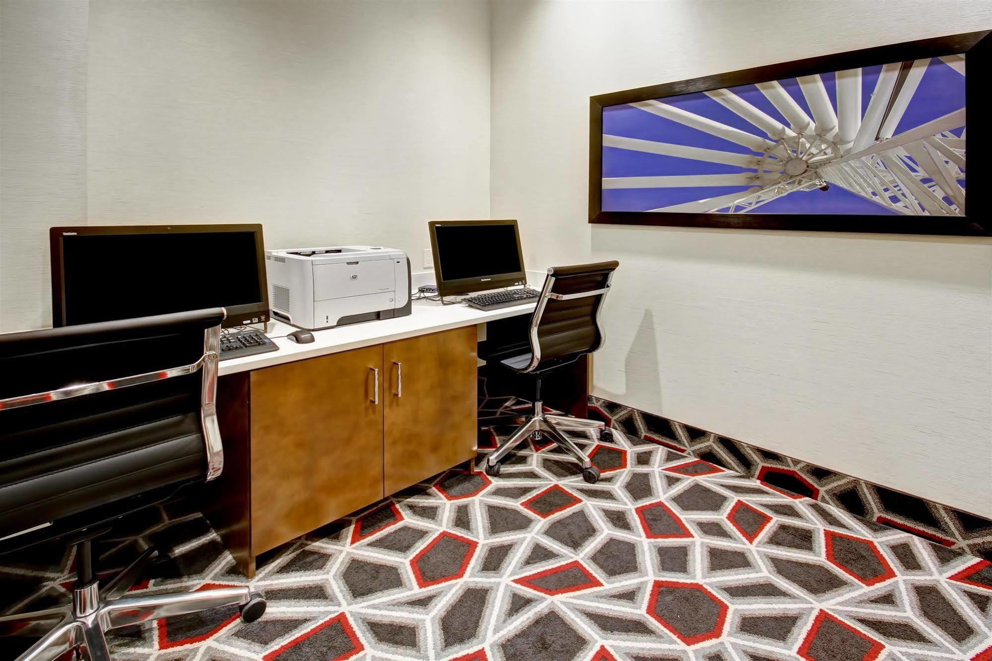 Hampton Inn & Suites By Hilton Grande Prairie Bagian luar foto