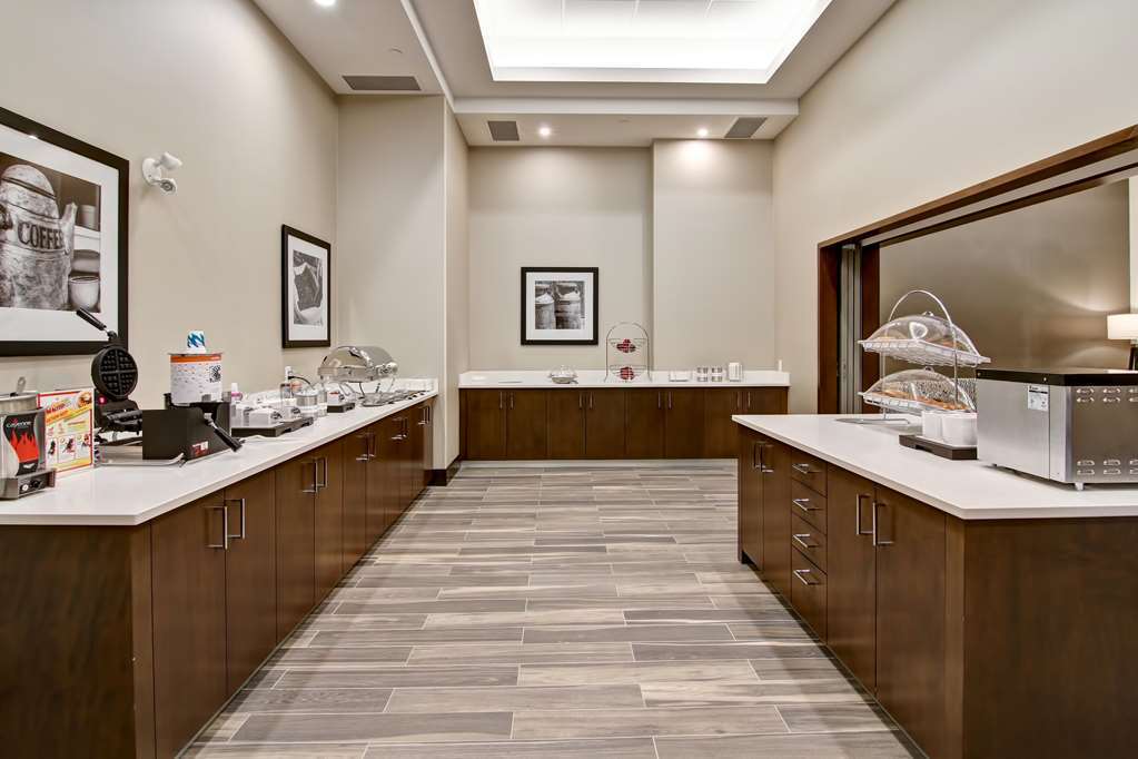Hampton Inn & Suites By Hilton Grande Prairie Restoran foto